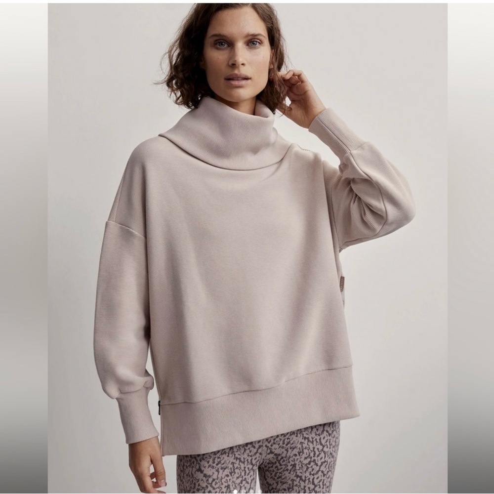 Sold ! NWOT Varley Milton sweat